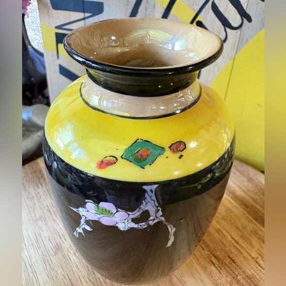 Antique Japanese Famille Noir Black Enamel Porcelain Vase Birds and flowers - Picture 9 of 12